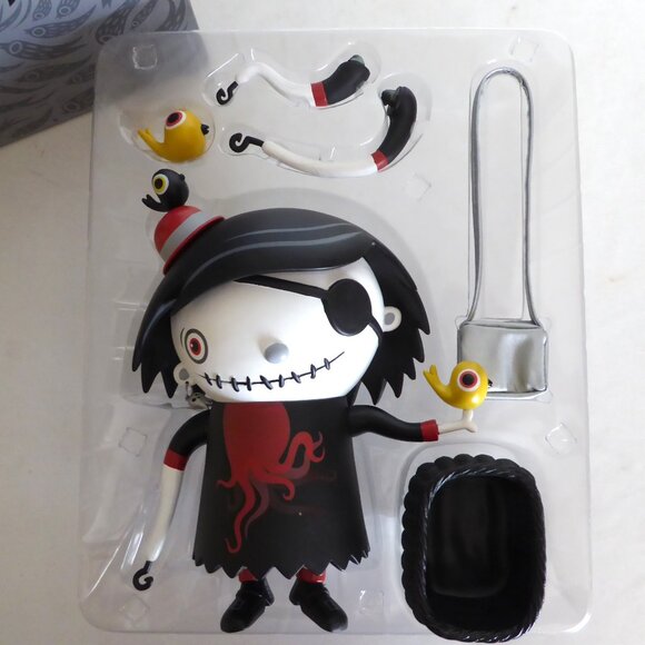 RARE NEW 9” LE 200 2005 OCTOCITY SCARY GIRL PIRATE DESIGNER VINYL FIGURE - Picture 4 of 16